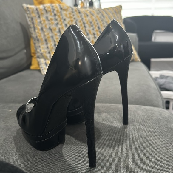 Brian Atwood black patten leather peep toe platform heel - Picture 2 of 3